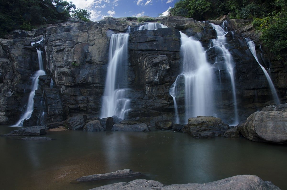 In Jharkhand there are number of waterfalls as Lodh Falls, Hundru Falls, Jonha Falls, Dassam Falls, Hirni Falls etc.